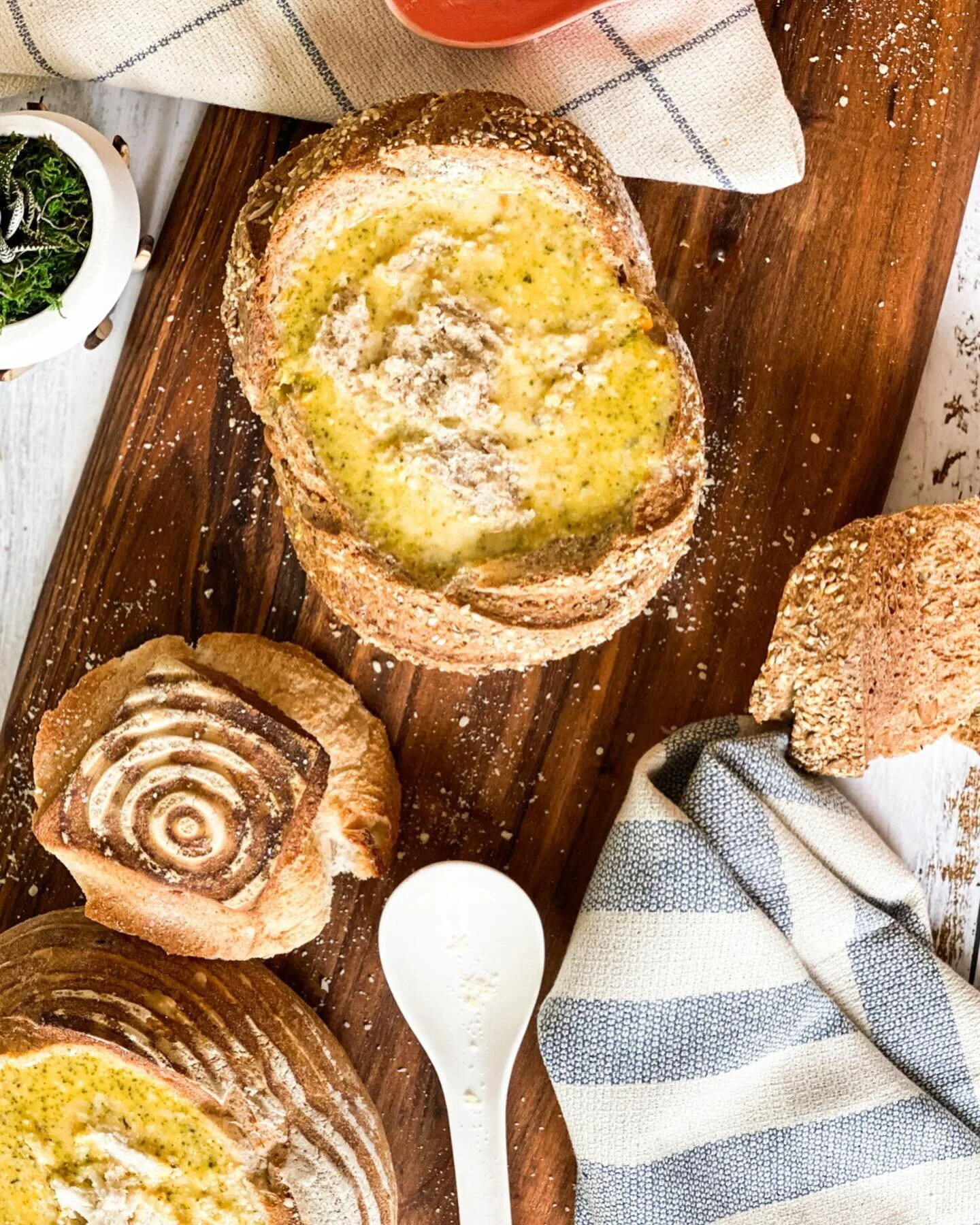In last month&rsquo;s ✨newsletter✨ soup season was the focus featuring these 3️⃣ go-to&rsquo;s of mine that you need to make before year end. These would be a great add to your Thanksgiving menu or the holidays! 🍜
1️⃣ Broccoli Cheddar Soup 🥦🧀 (ma